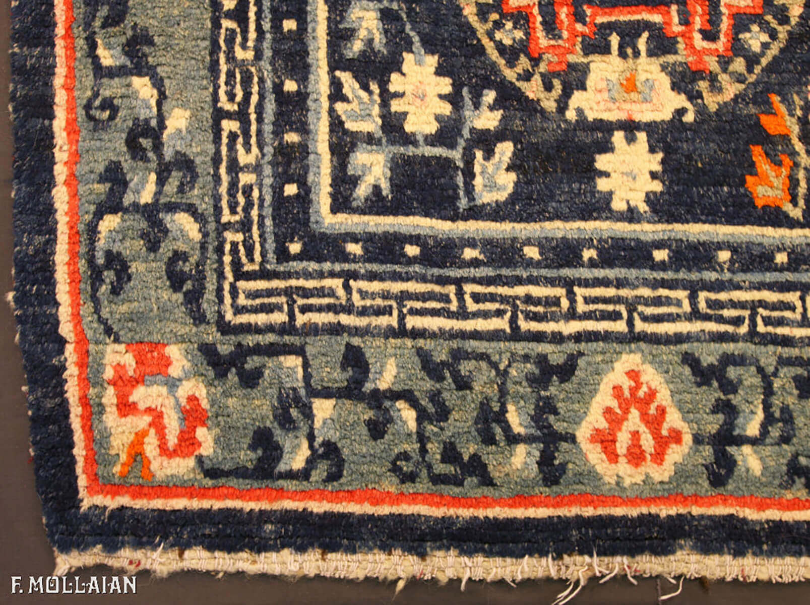 Antique Tibetan Rug n°:59837058